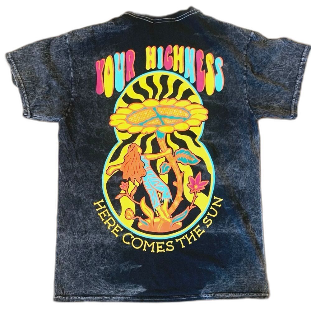 Here Comes the Sun Your Highness Black Gray Tie T-Shirt Size Medium